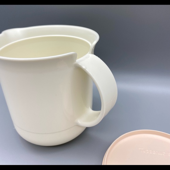 Vintage Tupperware Ivory Creamer With Pink Lid - Picture 8 of 10